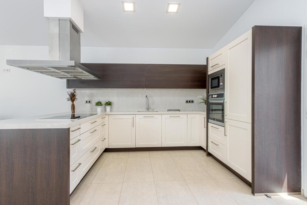 Goldhome - New House With Private Heated Pool, Parking, Wifi, Games Room Empuriabrava Exteriör bild