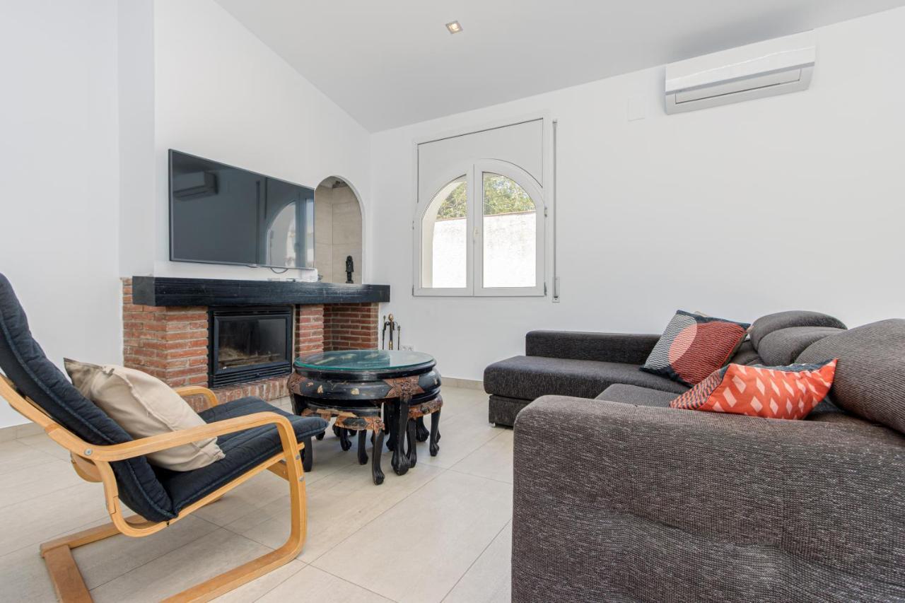 Goldhome - New House With Private Heated Pool, Parking, Wifi, Games Room Empuriabrava Exteriör bild