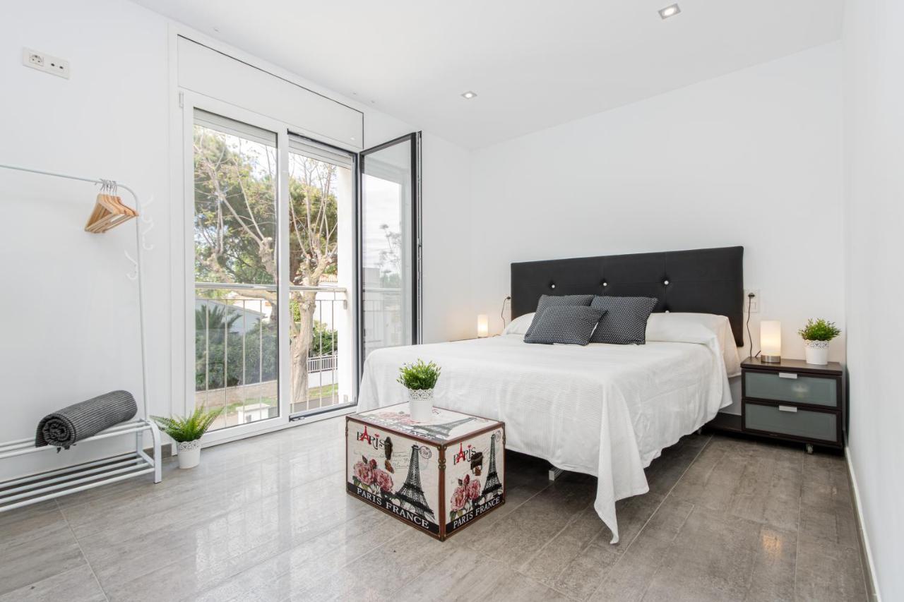 Goldhome - New House With Private Heated Pool, Parking, Wifi, Games Room Empuriabrava Exteriör bild