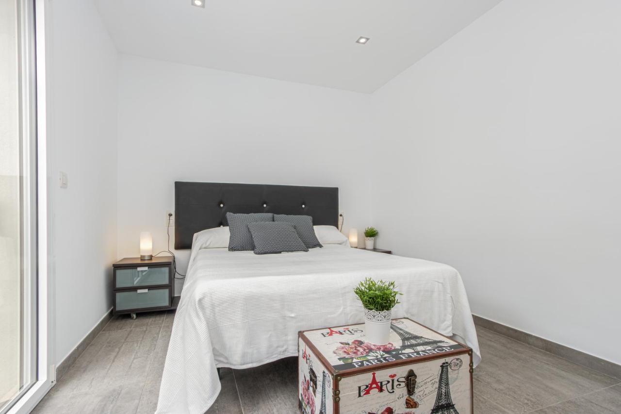Goldhome - New House With Private Heated Pool, Parking, Wifi, Games Room Empuriabrava Exteriör bild