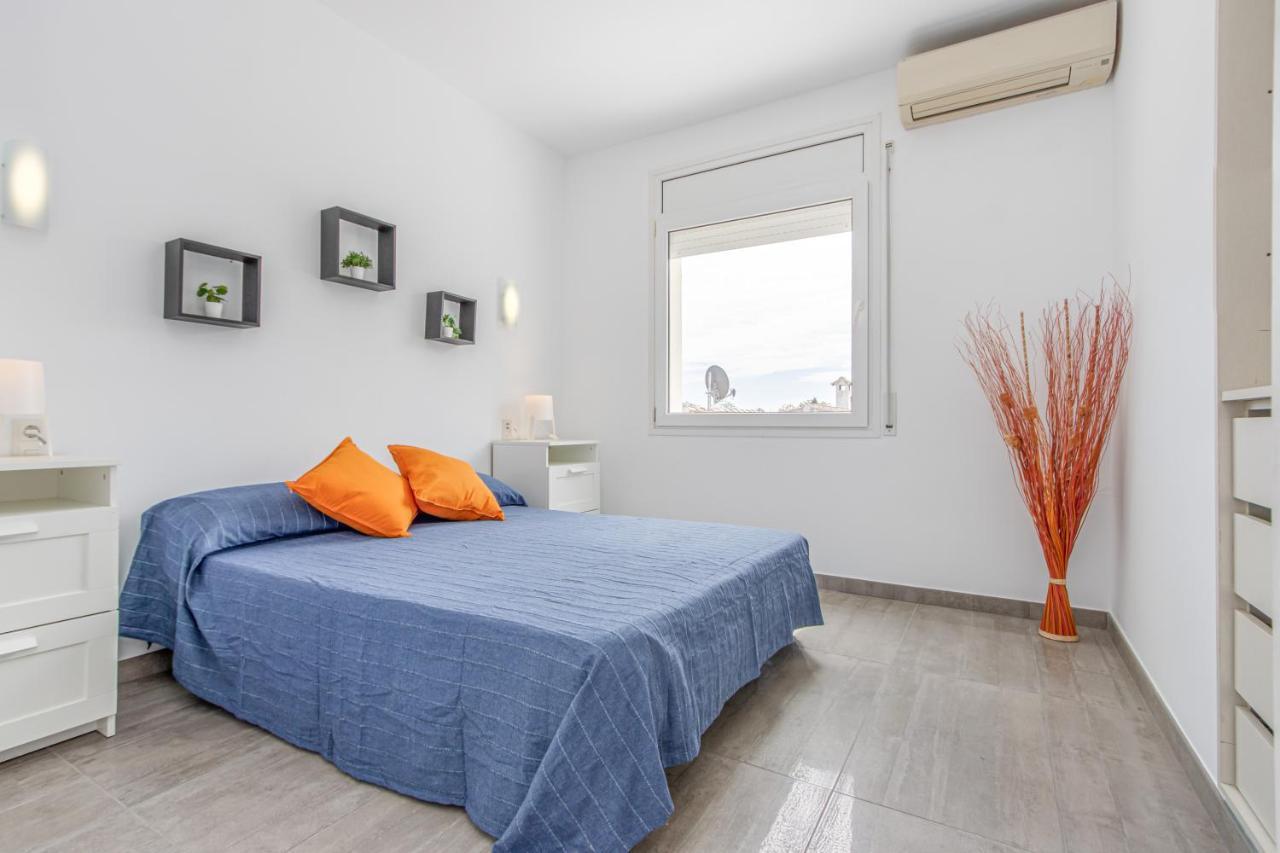 Goldhome - New House With Private Heated Pool, Parking, Wifi, Games Room Empuriabrava Exteriör bild