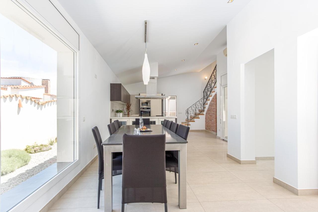 Goldhome - New House With Private Heated Pool, Parking, Wifi, Games Room Empuriabrava Exteriör bild