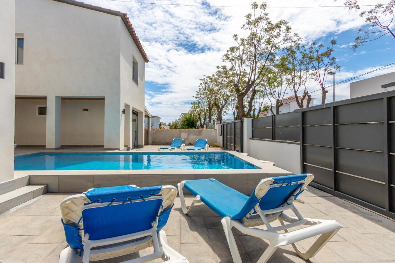 Goldhome - New House With Private Heated Pool, Parking, Wifi, Games Room Empuriabrava Exteriör bild