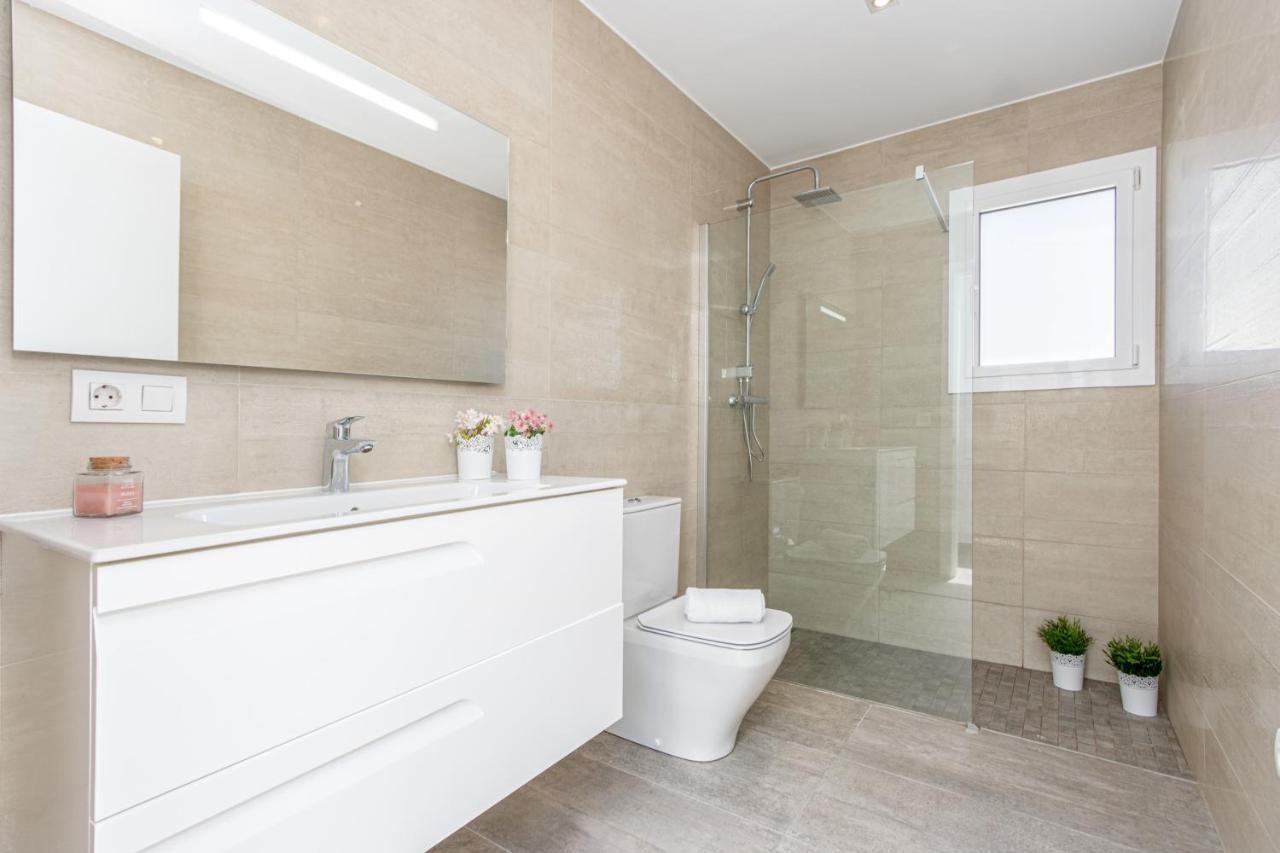 Goldhome - New House With Private Heated Pool, Parking, Wifi, Games Room Empuriabrava Exteriör bild