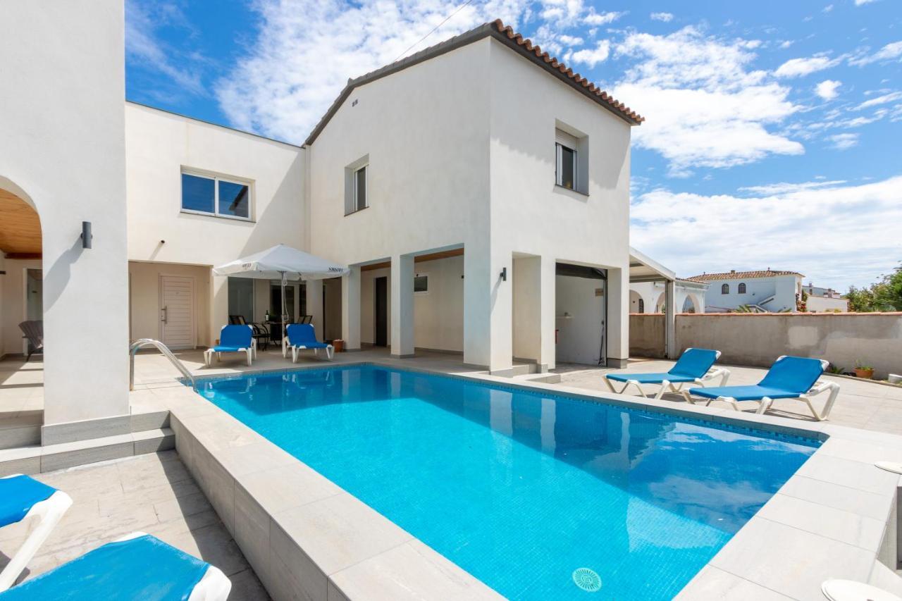 Goldhome - New House With Private Heated Pool, Parking, Wifi, Games Room Empuriabrava Exteriör bild