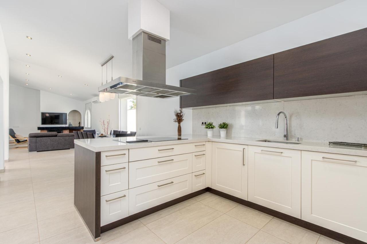 Goldhome - New House With Private Heated Pool, Parking, Wifi, Games Room Empuriabrava Exteriör bild