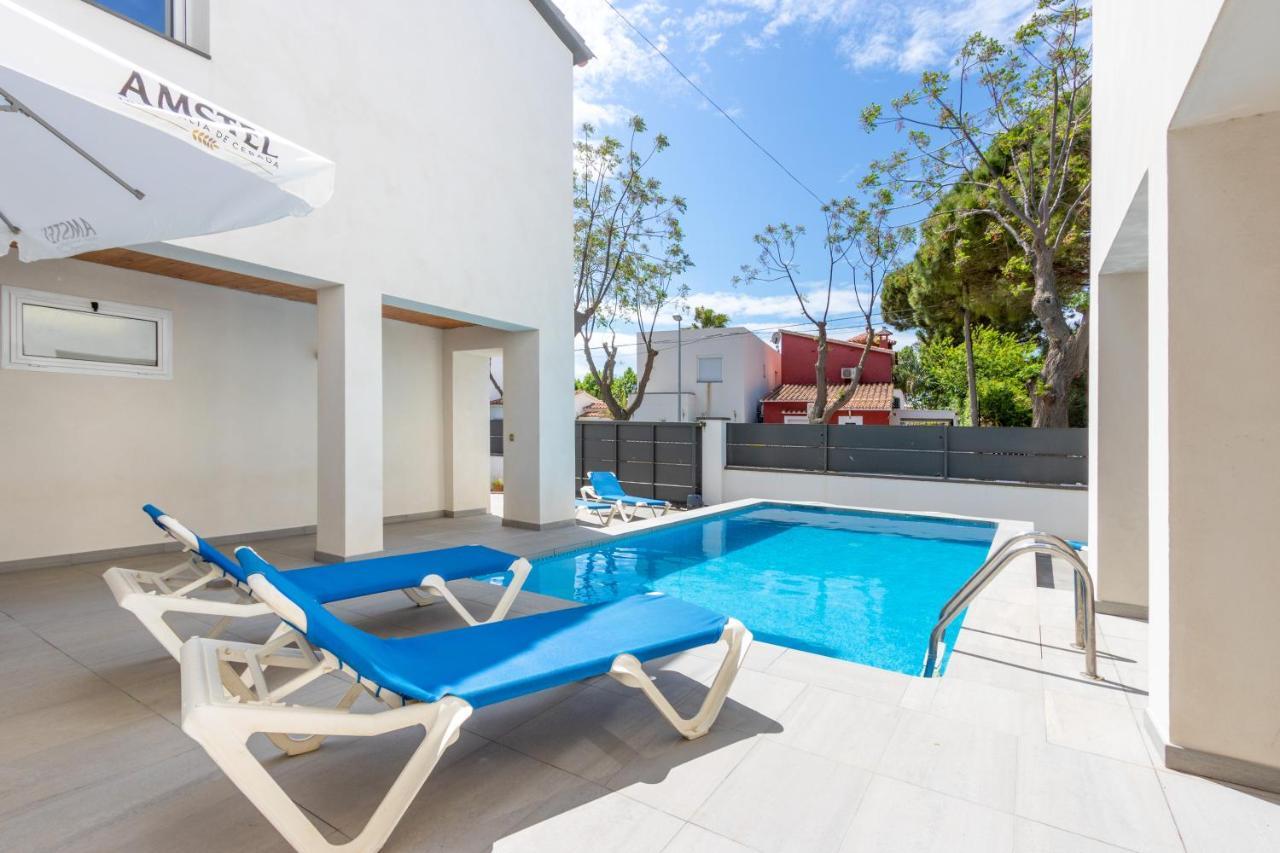 Goldhome - New House With Private Heated Pool, Parking, Wifi, Games Room Empuriabrava Exteriör bild