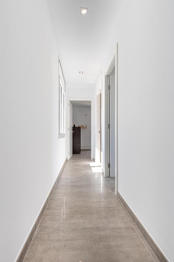 Goldhome - New House With Private Heated Pool, Parking, Wifi, Games Room Empuriabrava Exteriör bild
