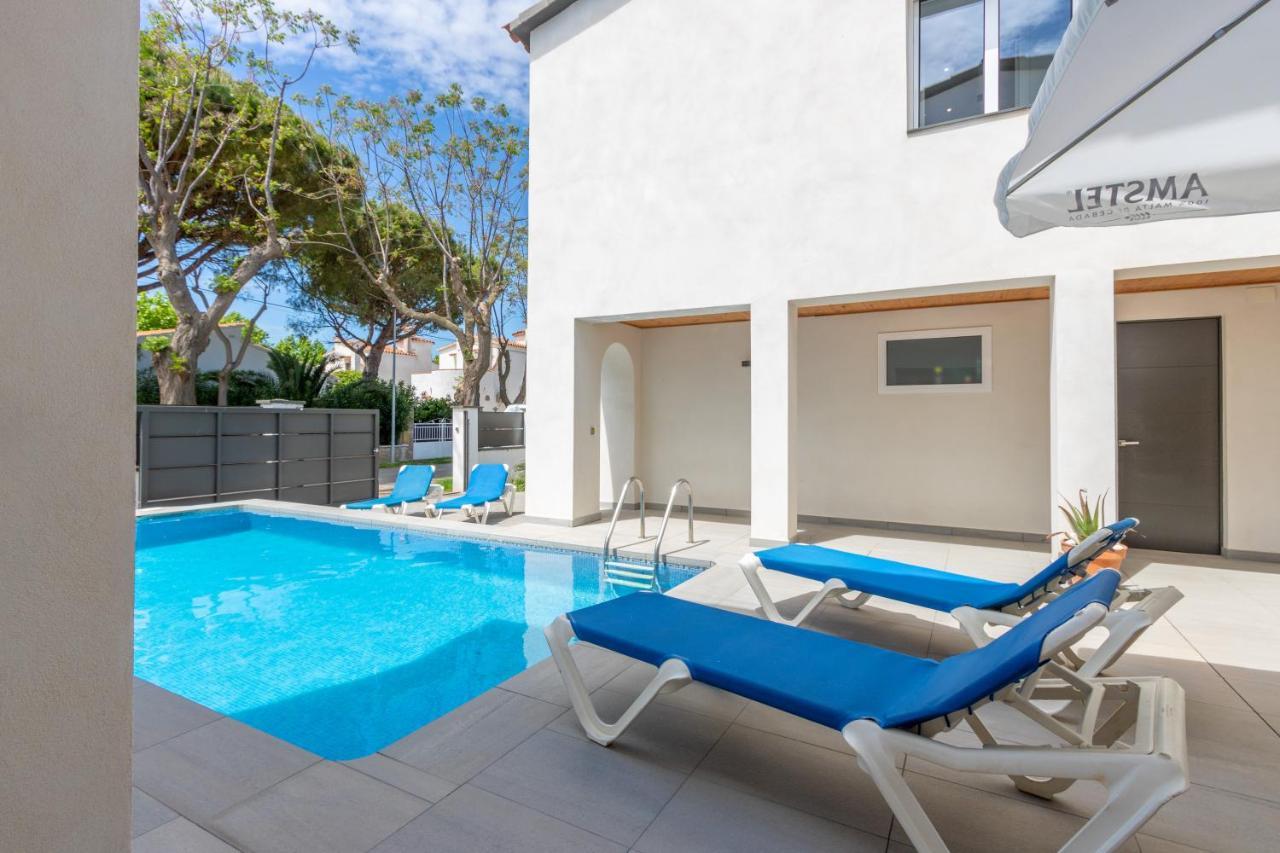 Goldhome - New House With Private Heated Pool, Parking, Wifi, Games Room Empuriabrava Exteriör bild
