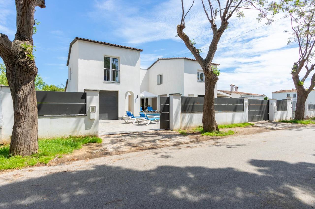 Goldhome - New House With Private Heated Pool, Parking, Wifi, Games Room Empuriabrava Exteriör bild